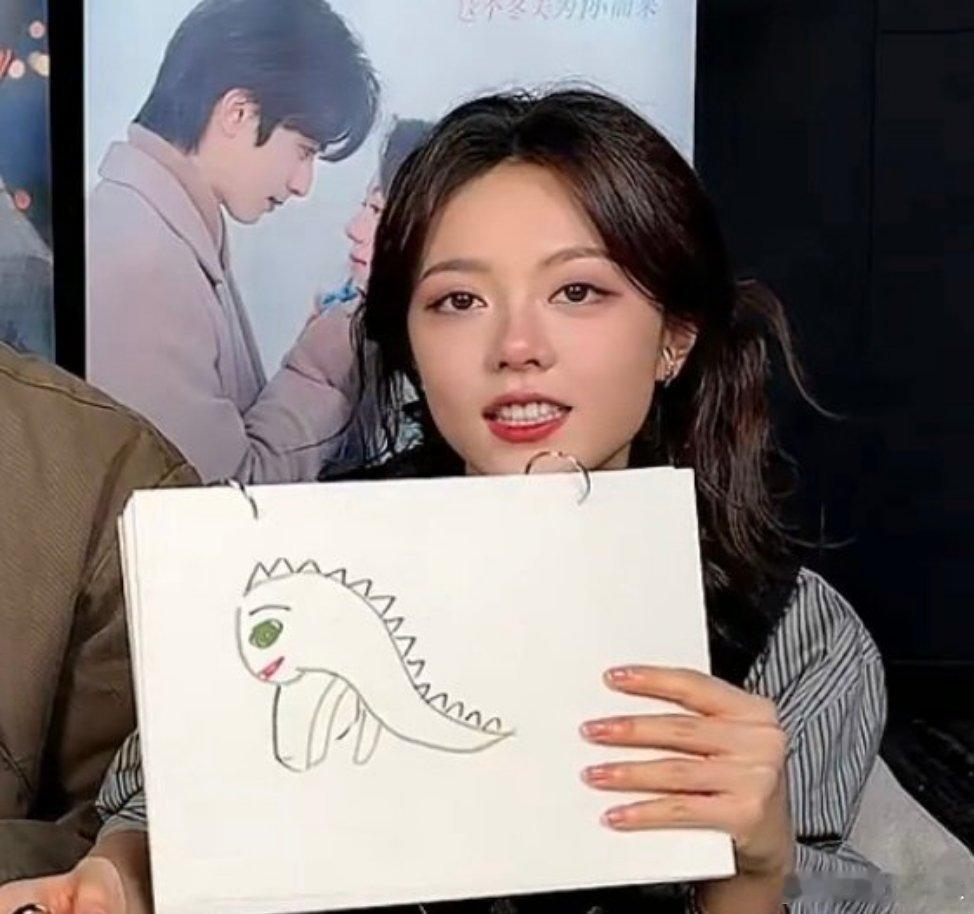 赵今麦灵魂画手赵今麦这画画技能太绝了！直播画恐龙侧脸撞脸男主，心电图画心动超形象