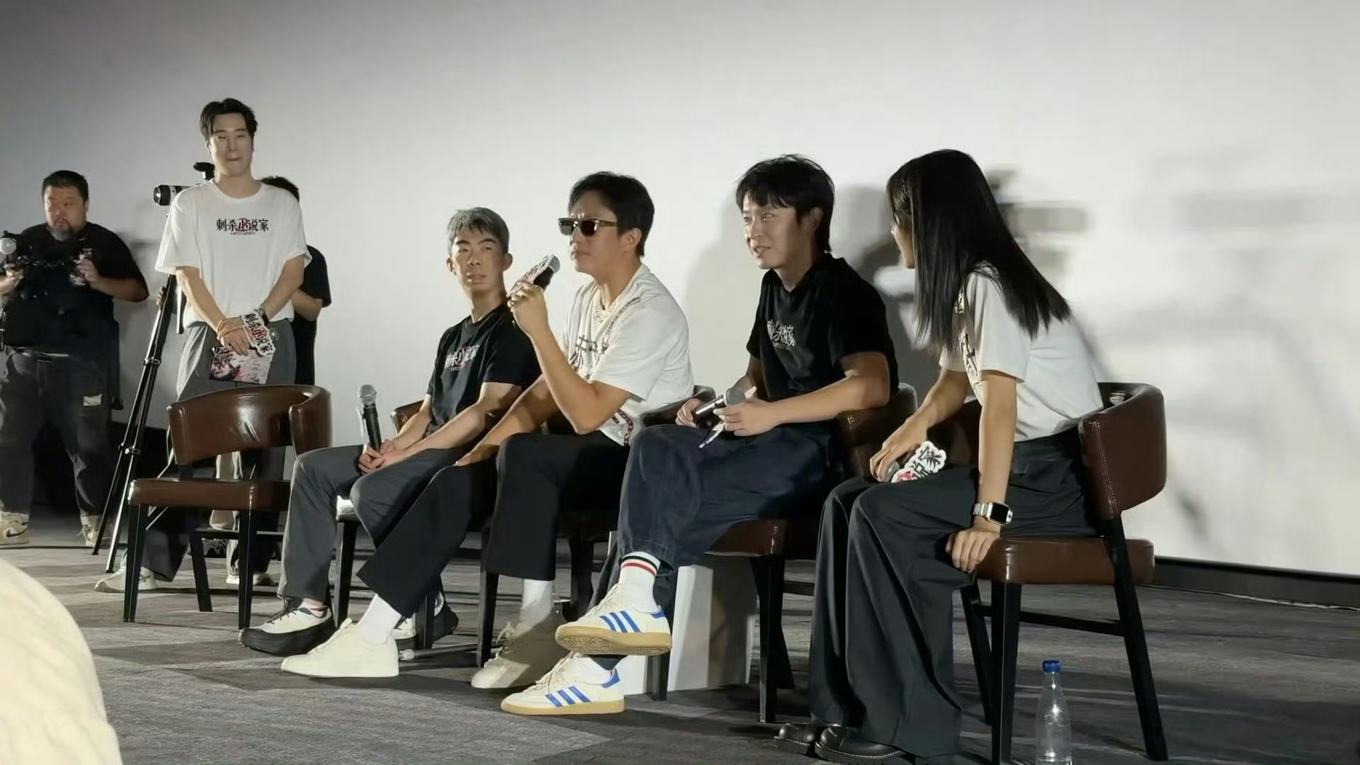 邓超一次嘚瑟换一生尴尬 超哥喊“补药面子”，说英语不好演技好，抽象又好笑，太有梗