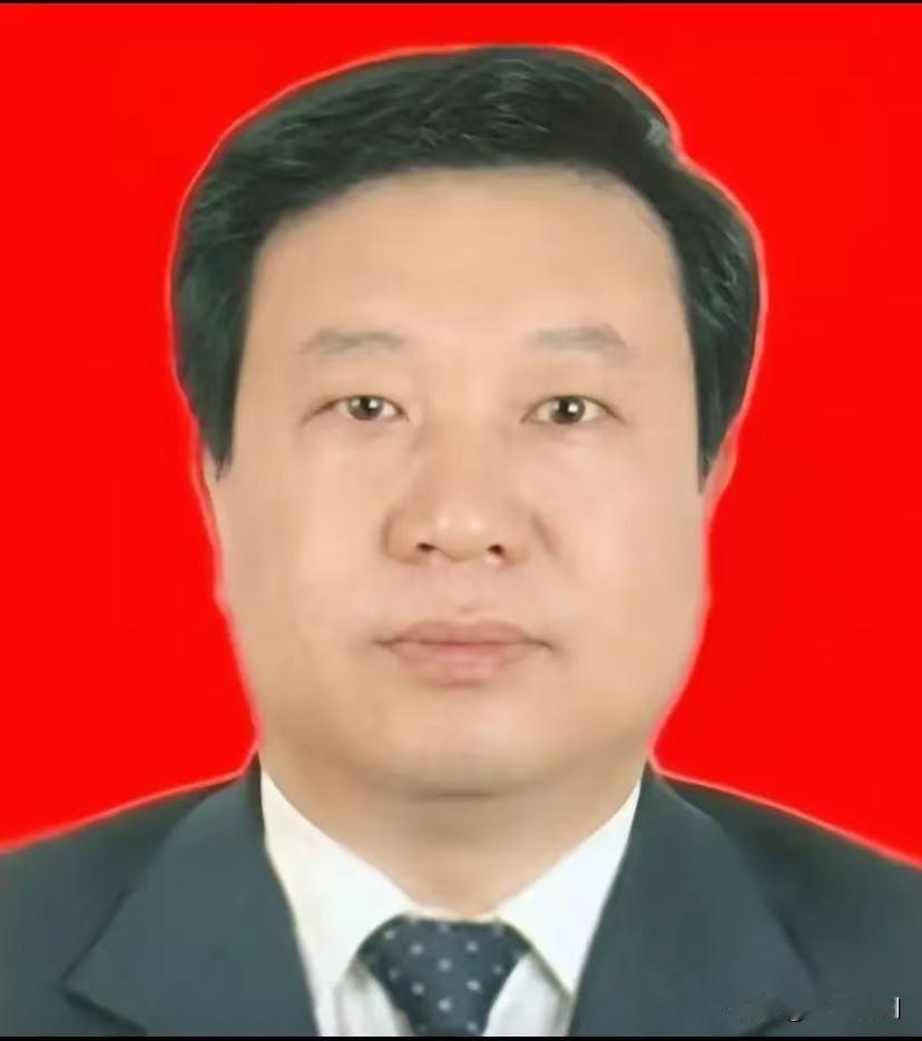 郑大一附院原党委书记王成增被查

因为他根本没行过医。

王成增的职业生涯完全是