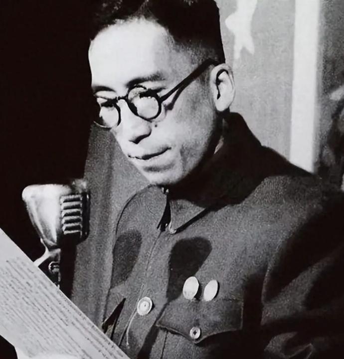 1949年5月27日，上海已经解放，刚刚“投诚”的国民党上海财政局局长汪维恒，走