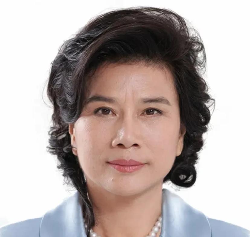 主持人问董明珠:“像你这么有财富有地位的人，亲戚朋友多吗？” 董明珠说:“我难有