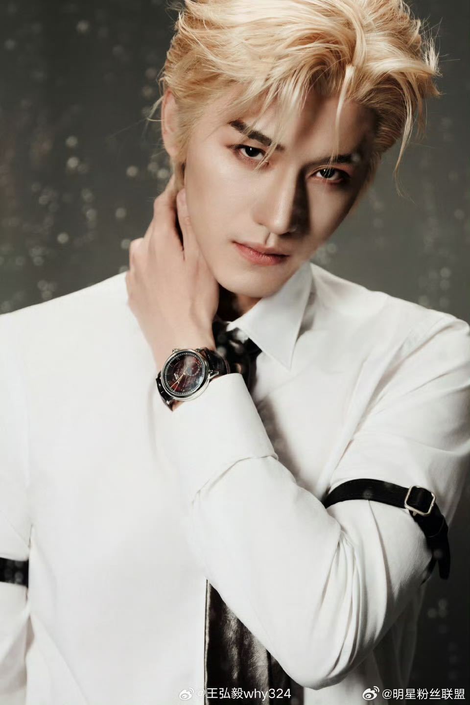 王弘毅生日直播王弘毅金发 王弘毅这套金发生日图真给我帅的一愣一愣的！生日直播又换