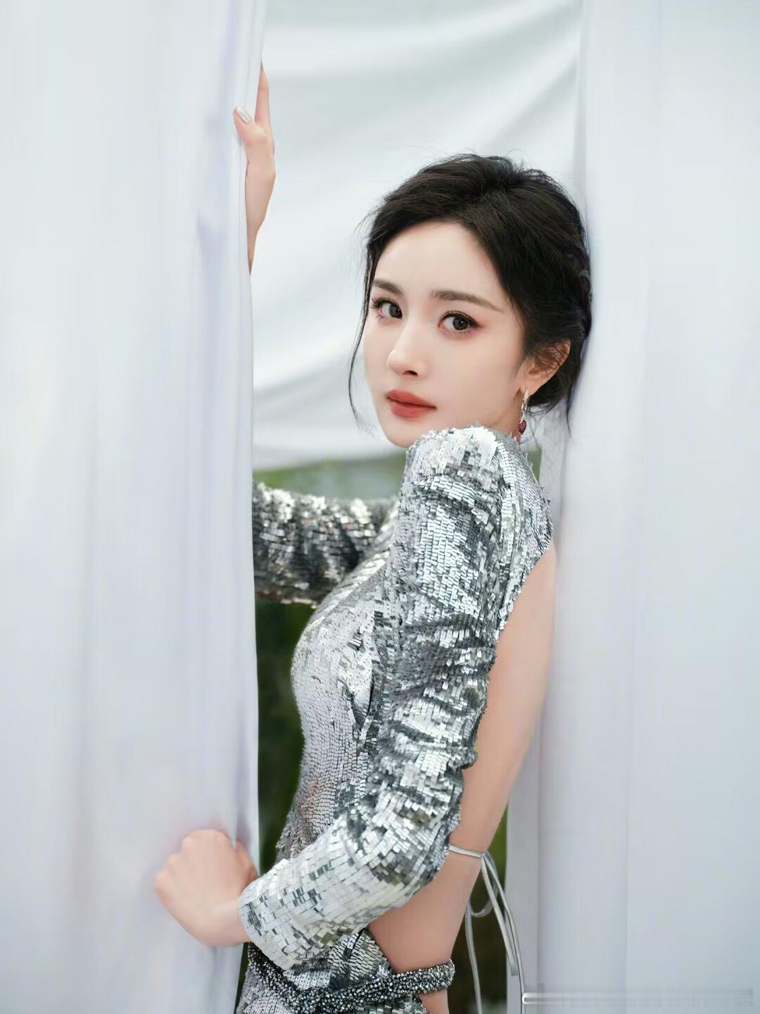 杨幂  🦊杨幂prada品牌代言人 “其实年龄不是问题，可能所有人觉得我实力不