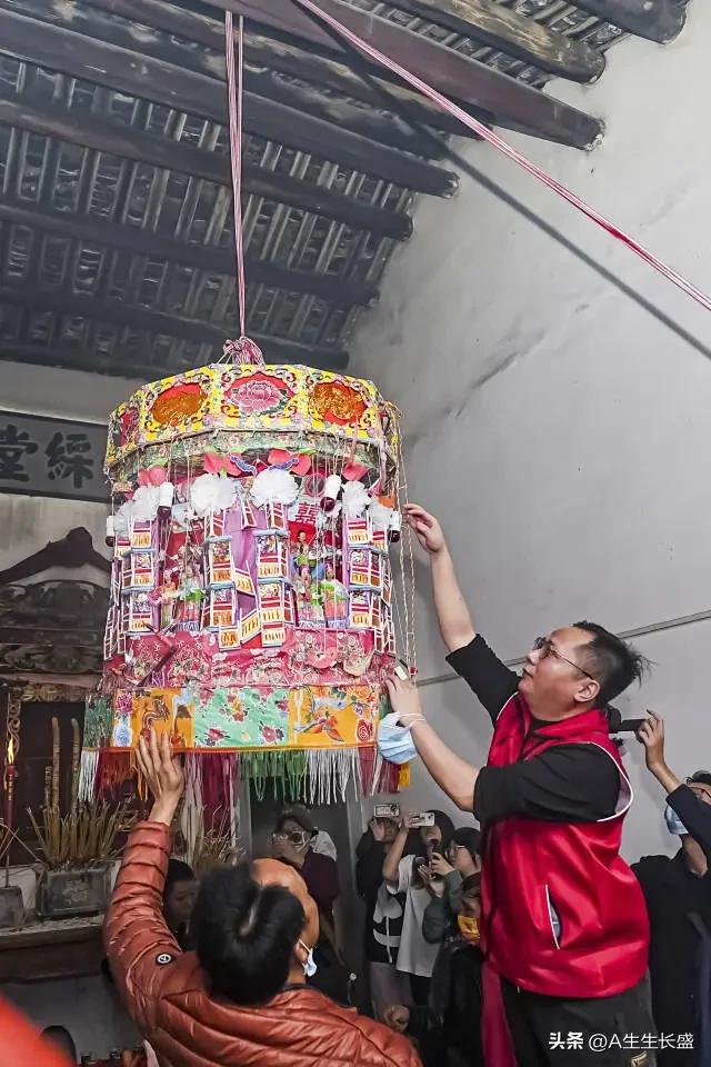 集卡领红包升灯仪式，拜祭祖先，心意满满！