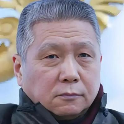 🐒杨澜问马未都：“你以后会把博物馆上交给国家吗？”马未都摇摇头：“我这博物馆，