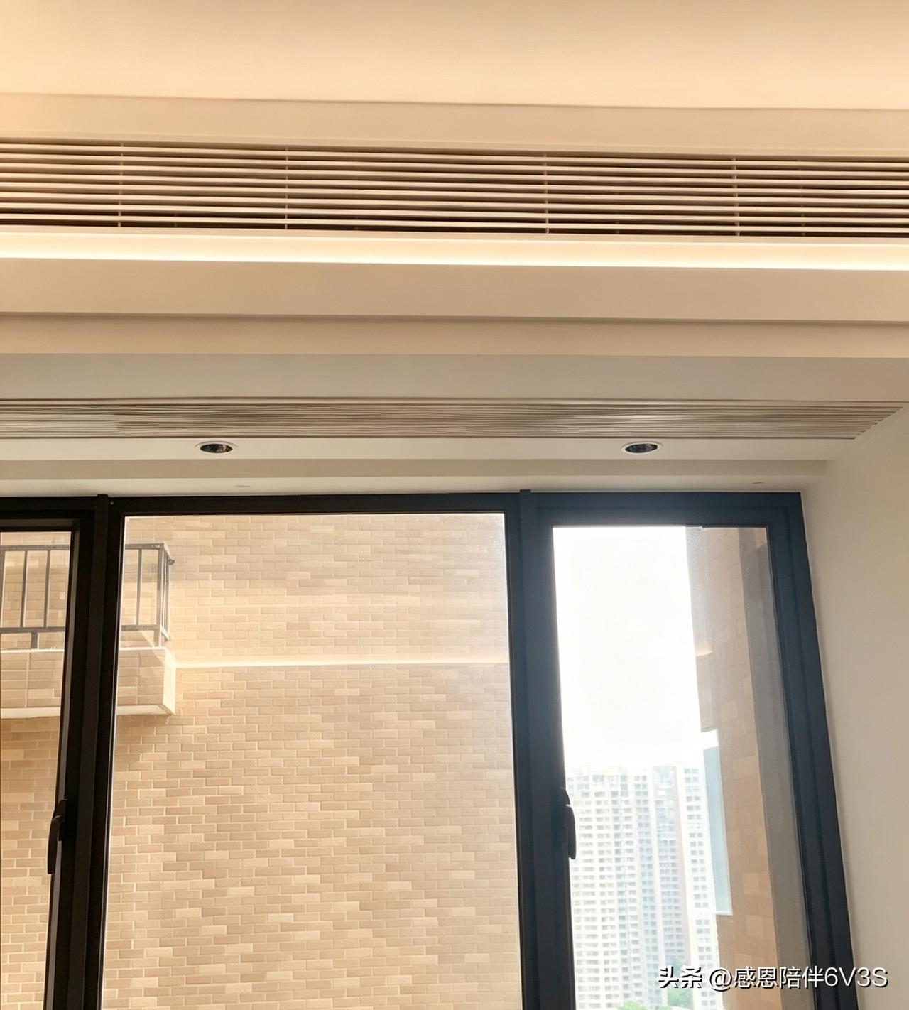装修狠狠踩坑了！当初就图个好看，装了客厅风管机。昨天就开了一下午，电费直接花了4