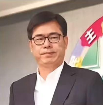 高雄市长陈其迈发表声明，

7月21日，针对蒋万安亲自打电话邀请陈其迈出席25日