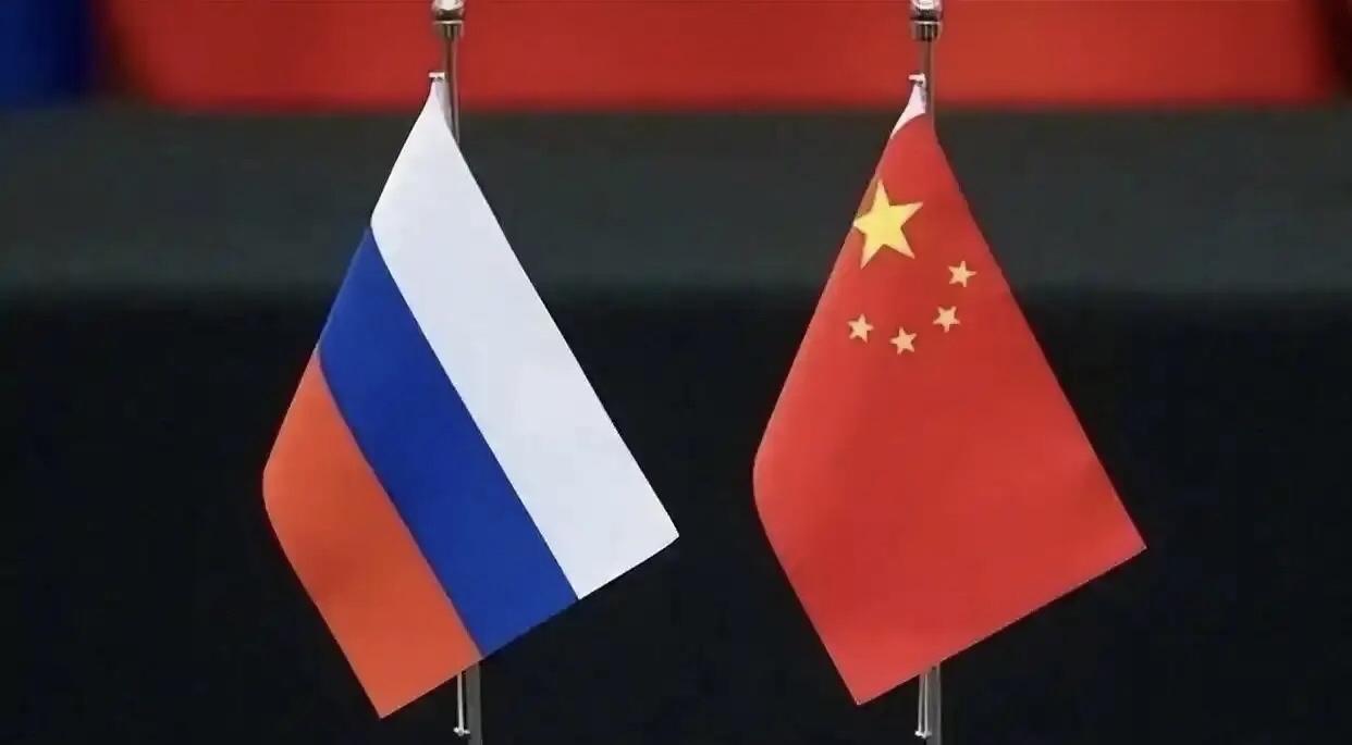 中俄当前的战略默契与协作，是不结盟、不对抗、不针对第三方的新型大国关系典范，核心