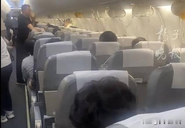 突发！CA139航班空中起火，紧急备降上海浦东机场，官方最新通报浦东机场航站楼 