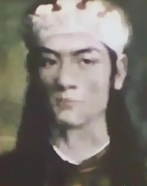 1862年，二十六岁的英王陈玉成英勇就义。他十八岁的妻子蒋桂娘为躲避清军追杀，抱