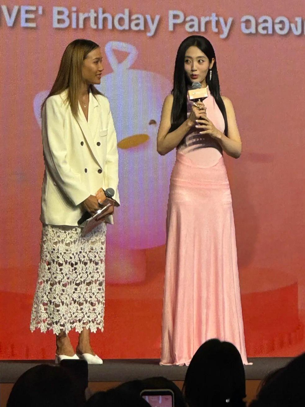 啊？？邢菲身高有这么高吗？？感觉看起来小小的，怎么这么高？她本人比照片美一万倍不