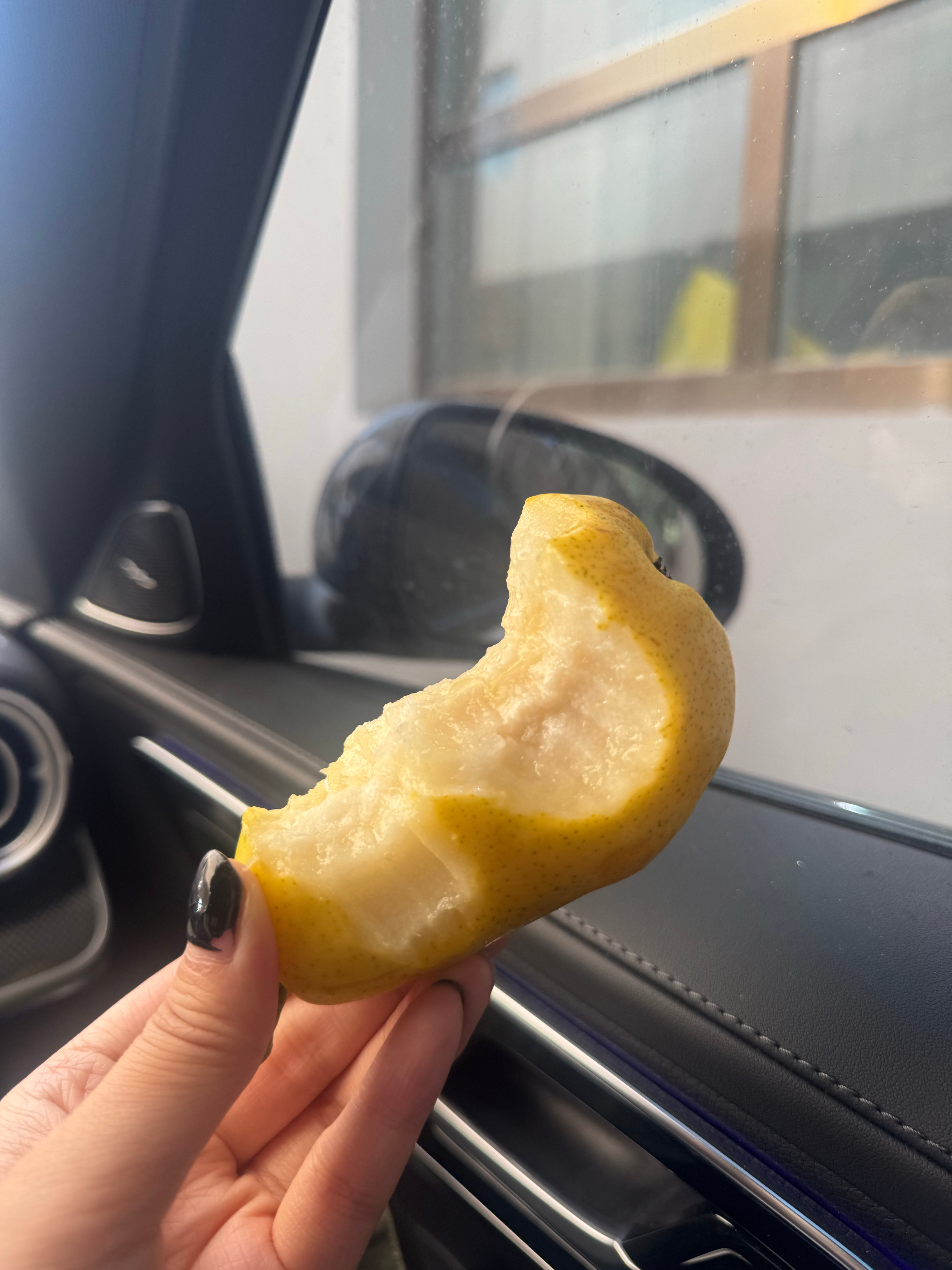 你们有没有吃过这个梨子，是绵密的口感，香蕉味！太好吃了😋 ​​​