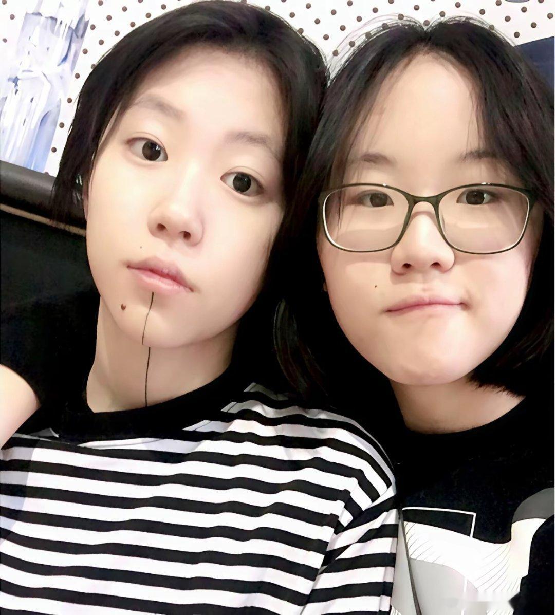 王菲离婚20年，从没在女儿面前骂过窦唯现任一句。结果窦靖童跟同父异母妹妹窦佳嫄天