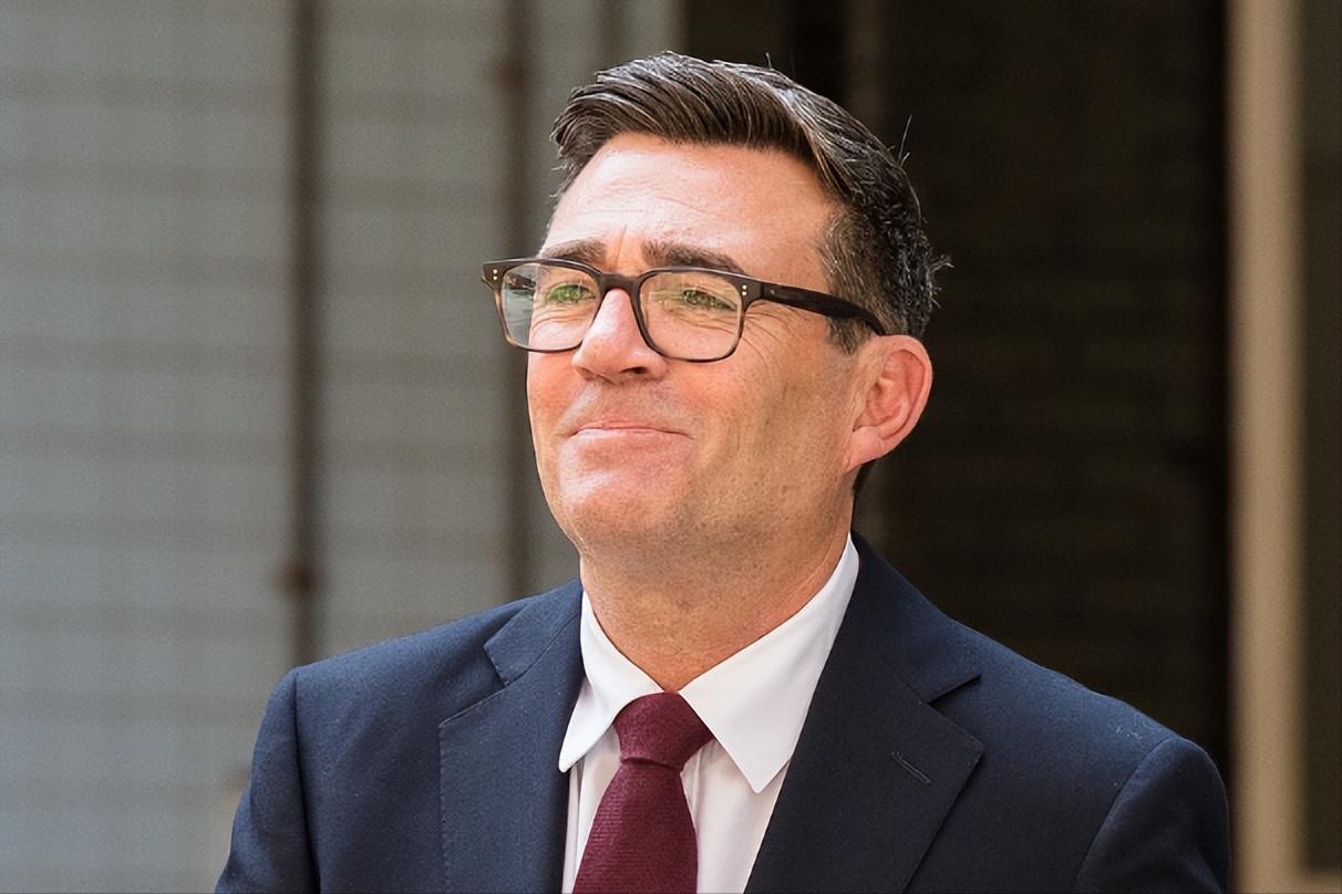 英国彻底变天！新首相刚上台就痛批撒切尔让英国走错了路，对华态度藏不住了。

7 