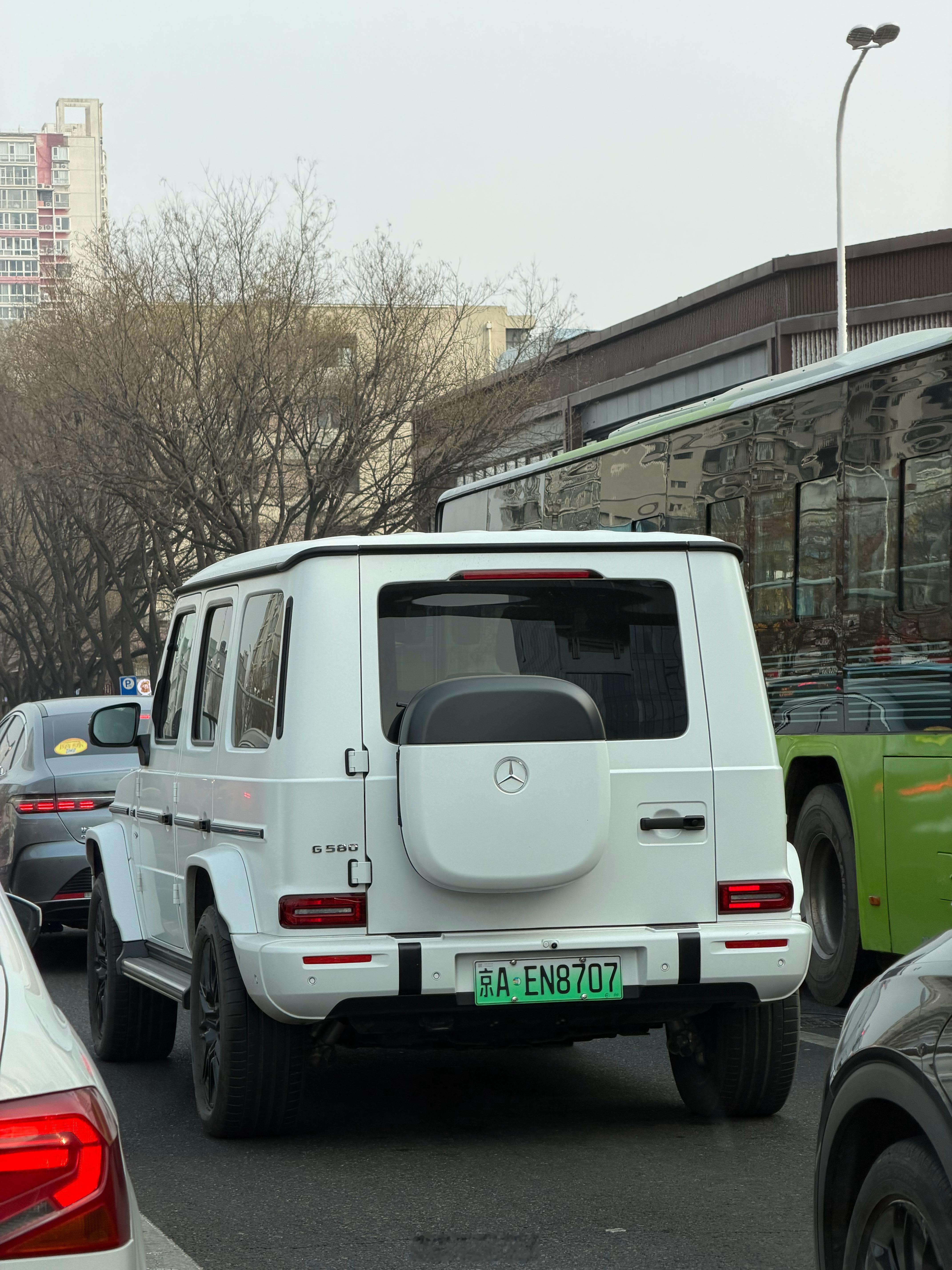 绿牌纯电大G，这少见啊！到底什么人会买？奔驰g级