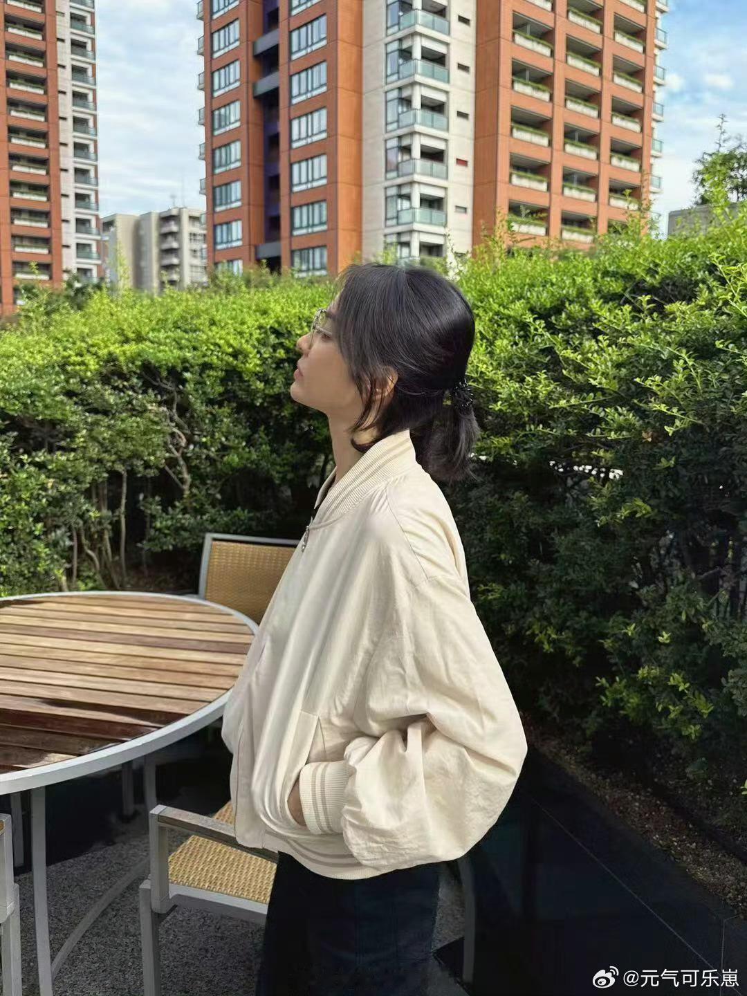 宋慧乔少女身材如果我到45岁能保持住这个状态完全做梦都能笑醒