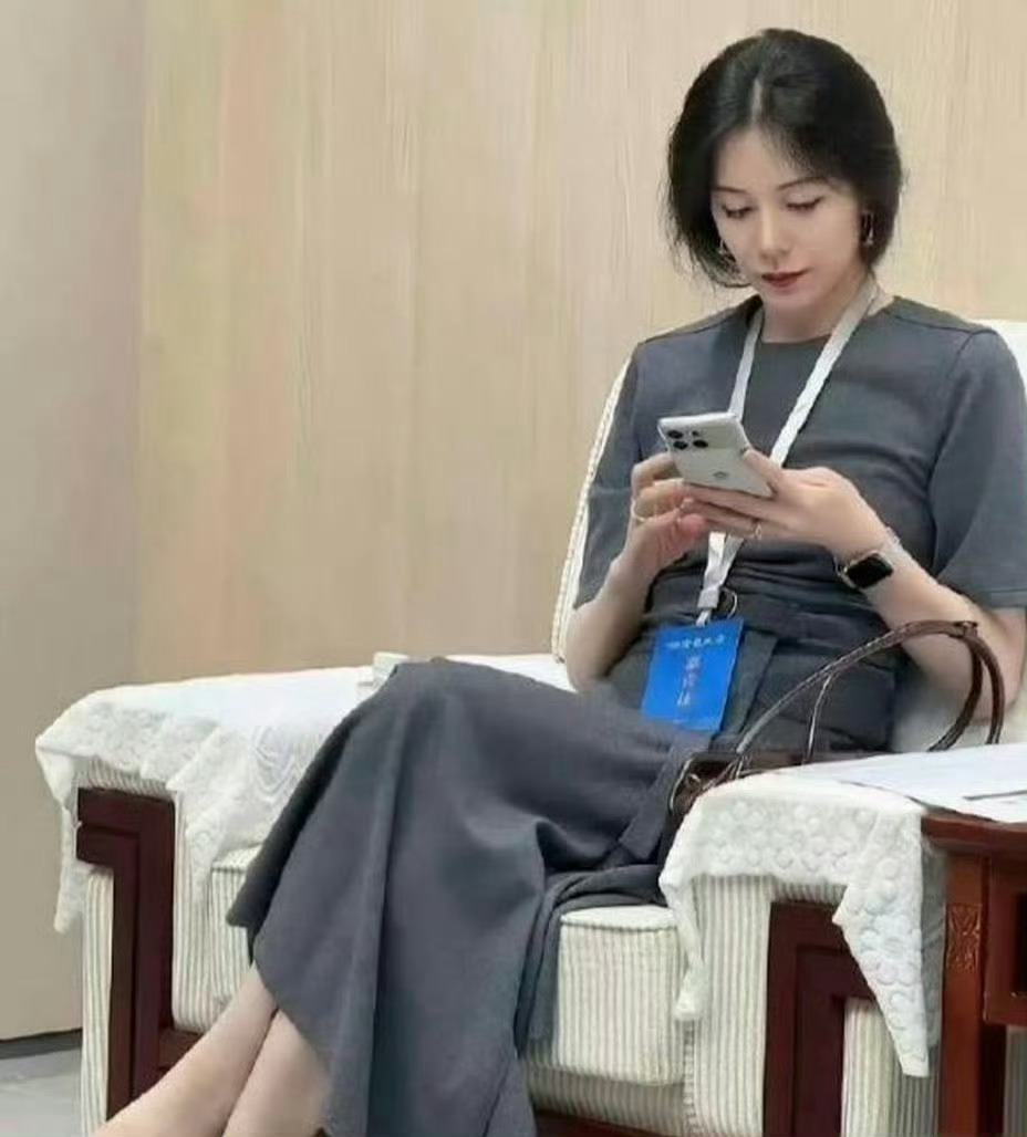 蔚来的老板娘，气质清冷确实好看啊，谁见到不想多看两眼 