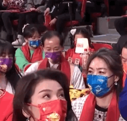 撒贝宁的蛇帽来了哈哈哈哈哈哈哈哈 