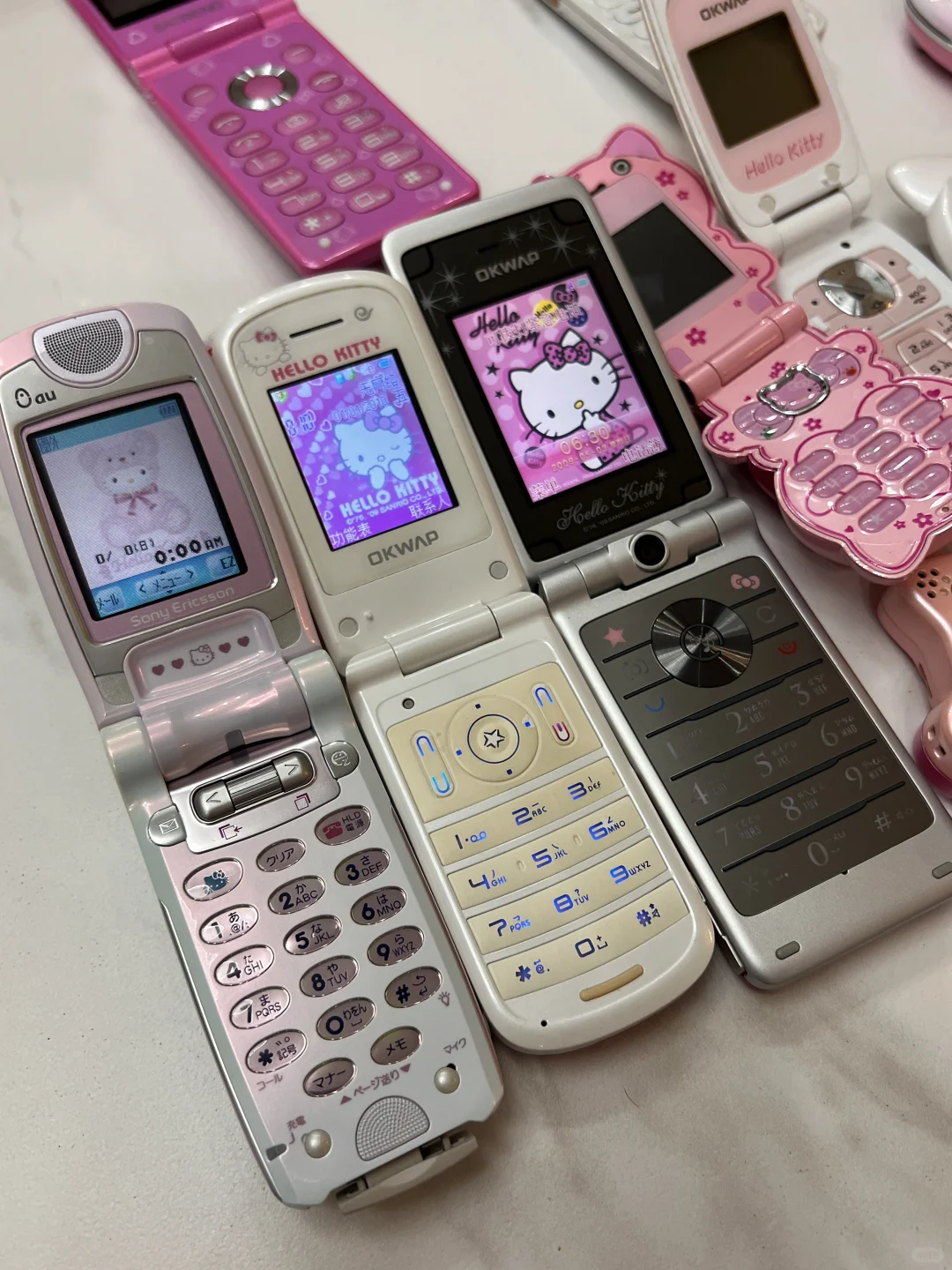 ✧(◍˃̶ᗜ˂̶◍)✩🍧💭HelloKitty翻盖手机💕