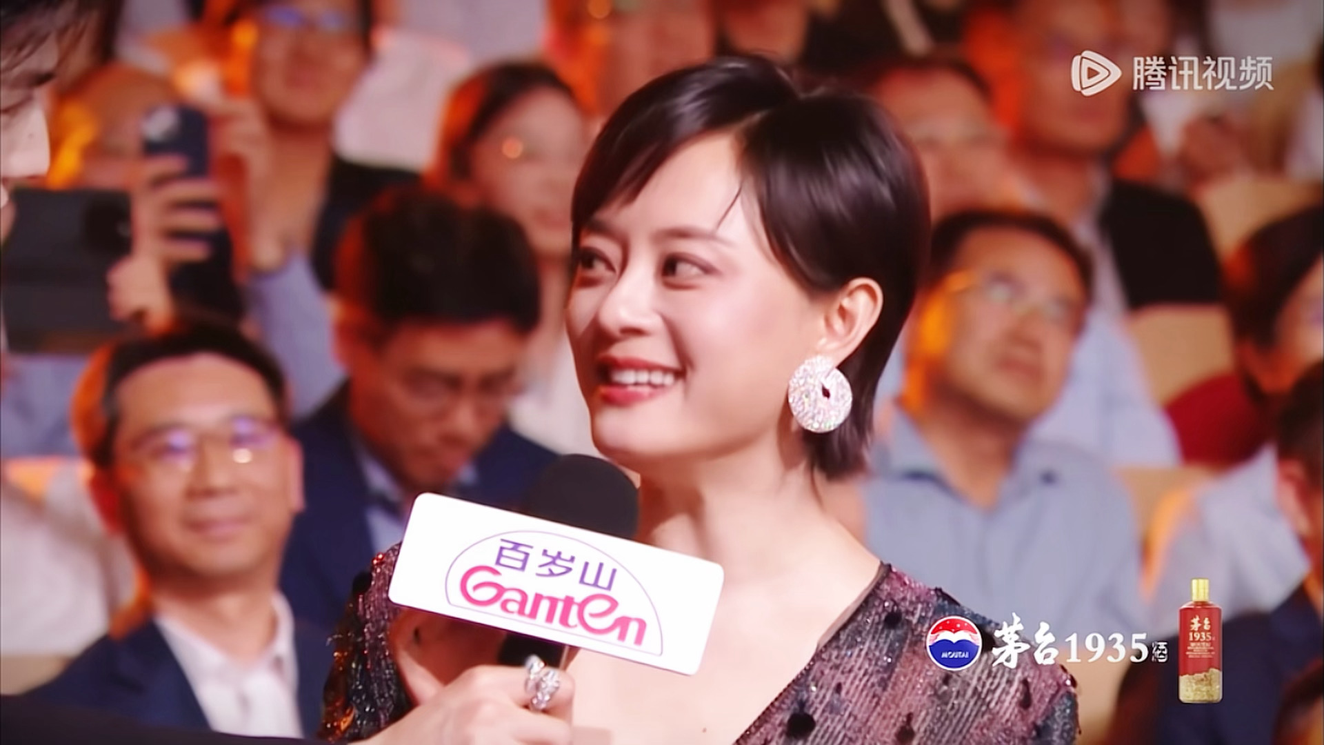 好喜欢这个moment。昨天白玉兰颁奖之前采访提名者，每人选一种植物。很短促的一