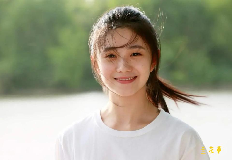 美美的刘浩存，生活中的刘浩存。
青春，是自由的；青春的心，是奔放的。刘浩存，青春