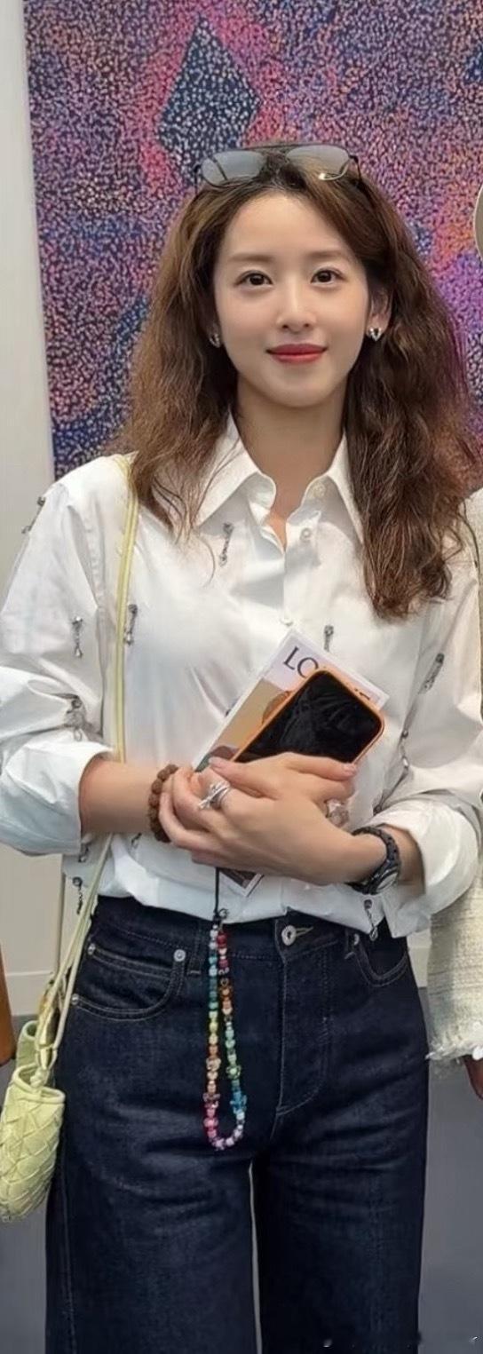 章泽天烫头了依然很美啊，真的看不出她是仨娃的妈了[柯基] ​​​