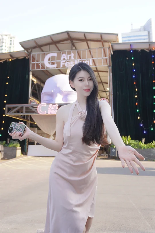 车库里的艺术展也太酷了吧