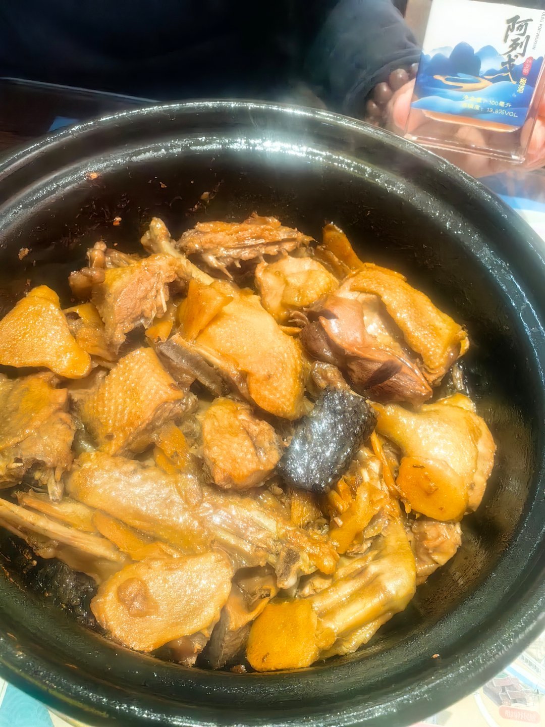 *在路上*吃了漳州的姜母鸭，还是想再尝尝泉州的...这只姜母鸭是干干的，里面加了