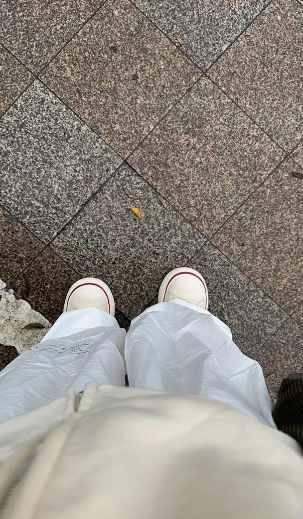 2026.4.11（1）
p1今日份ootd 下雨穿白裤子
p2由于热干面和粉都