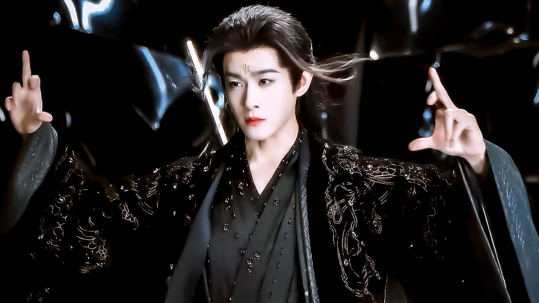 月鳞绮纪田嘉瑞的寄灵要来了吗？？看了路透很惊喜，非常期待这个角色，等不了了，快点