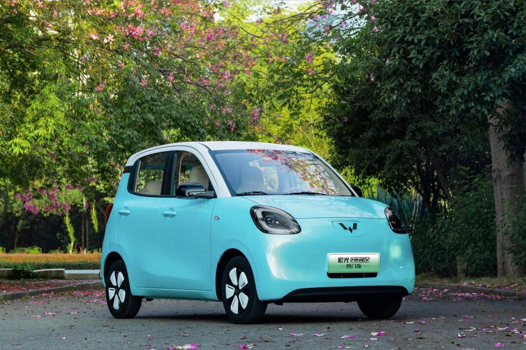 宏光MINIEV，凭什么能让190万用户为其背书？
 
作为宏光MINIEV四门