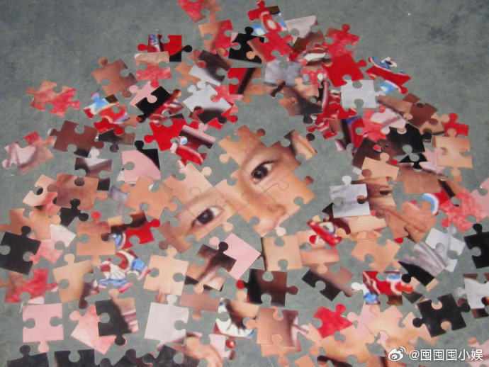 王星越晒24岁庆生照王星越24岁生日晒照王星越24岁生日晒照，黑白西装切换自如，