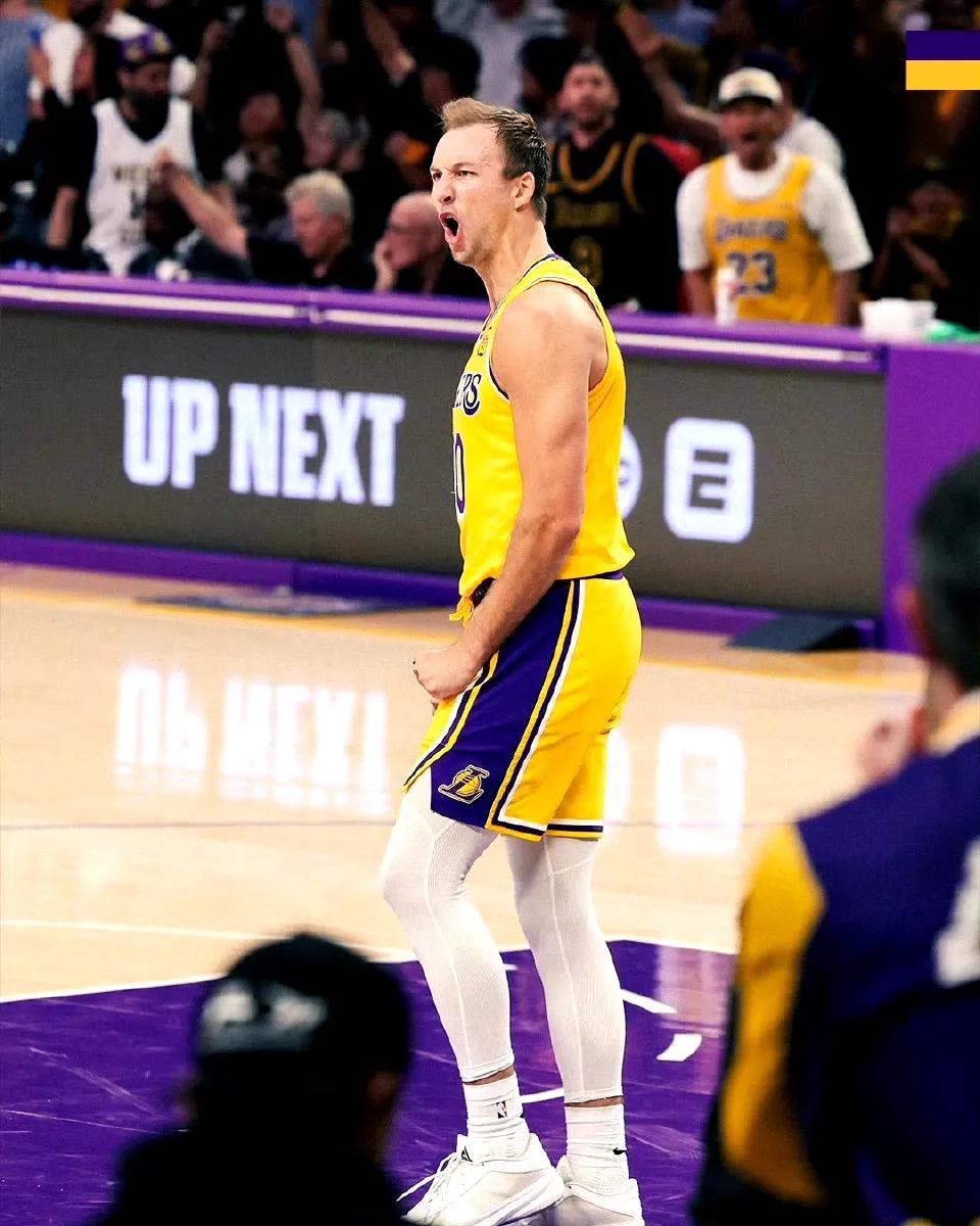 他只是老了体力差了一些
篮球智商是没变的，这才是核心差距
队友有人可以站出来，老