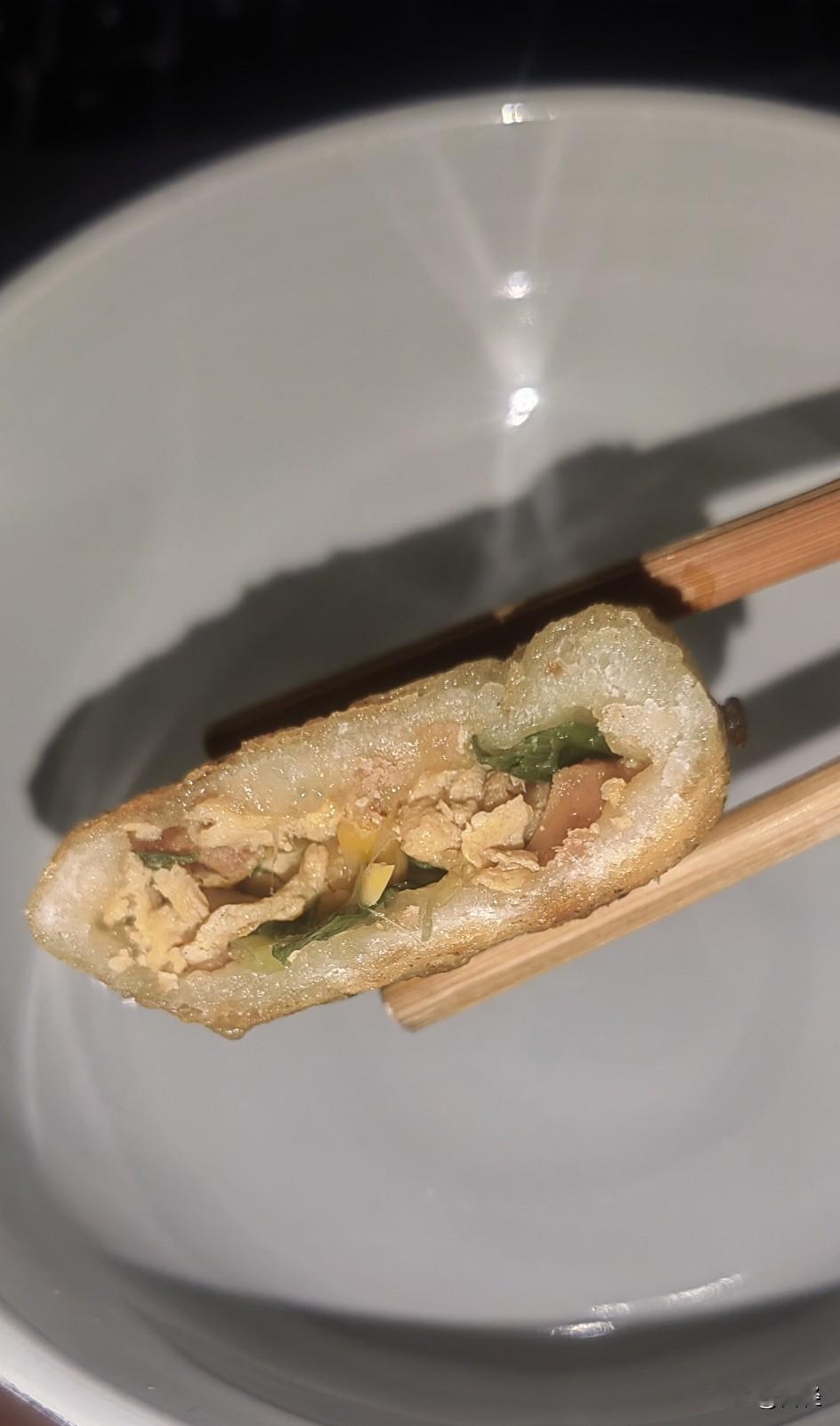 谁来猜猜这是什么，名字四个字
但是明显皮太厚了，味道可以，就是皮厚容易糊掉
估计