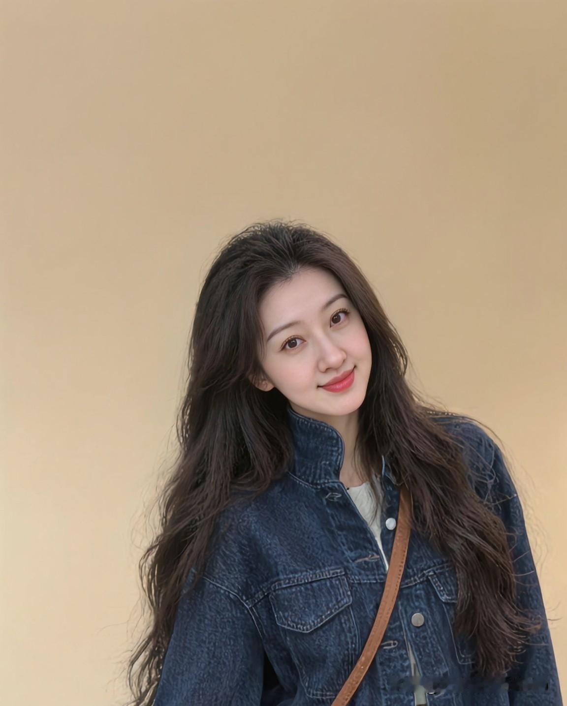 缺爱的人就像
沙漠里的仙人掌，
越是渴望水，
越不敢让人靠近。
他们把爱藏起来，