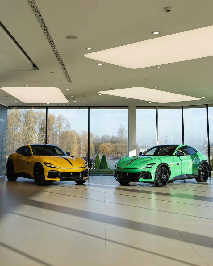 法拉利Purosangue来炸场💚💛V12自吸咆哮超顶，四门四座兼顾实用开它