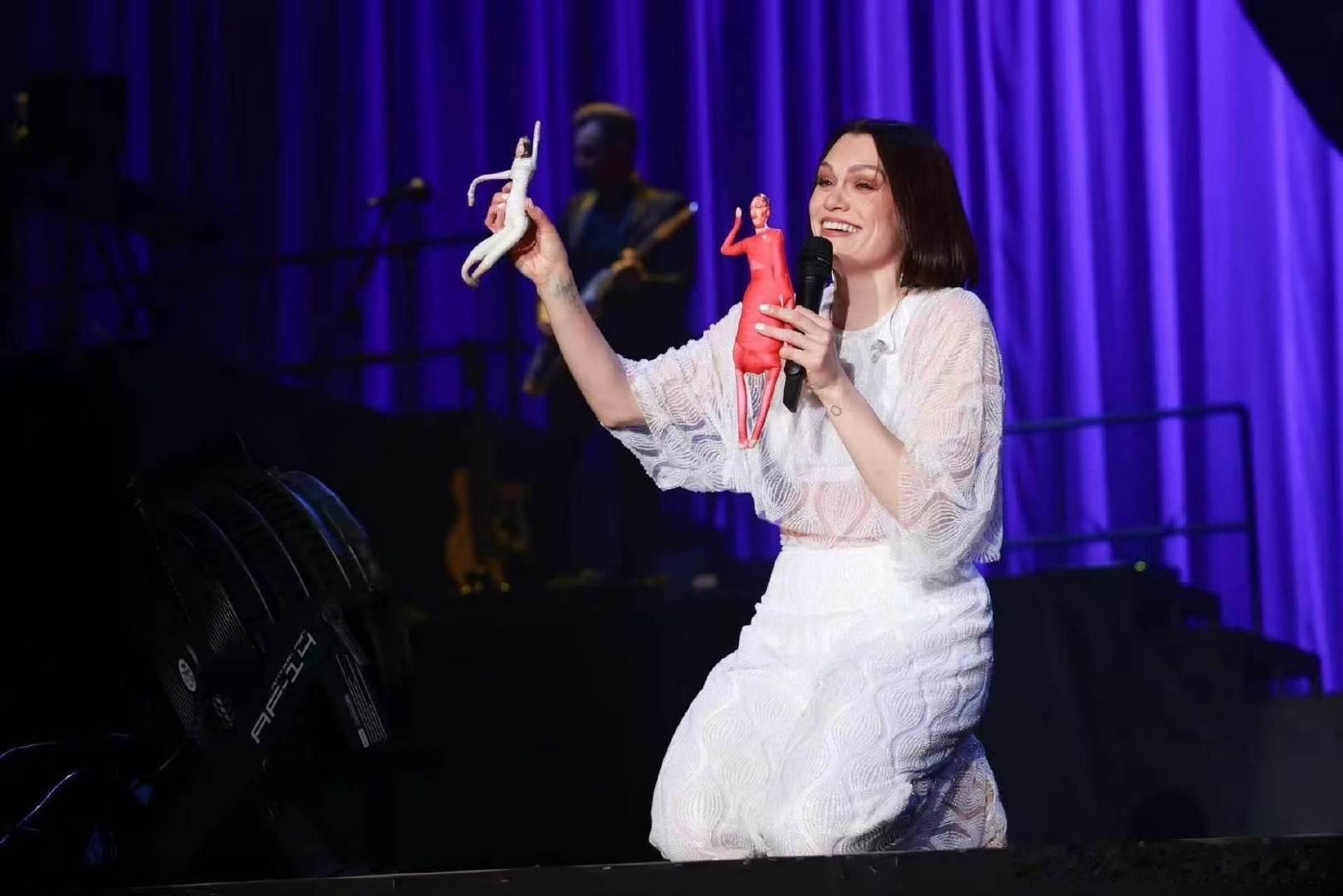 那英说结石姐嗓子眼有大炮那英说jessiej嗓子眼里有大炮歌手直播沉浸式欣赏结石