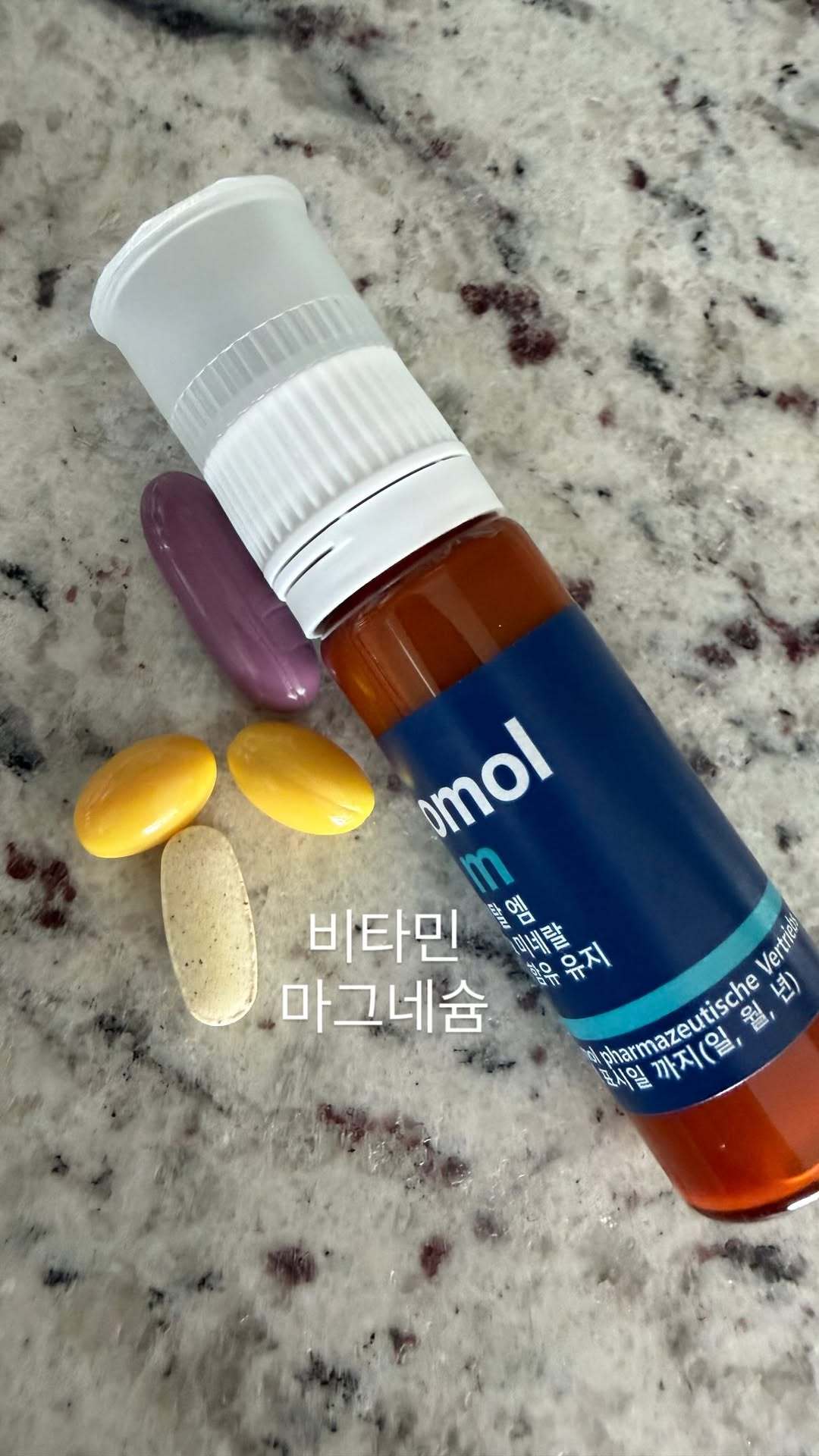 “CB百蓝_。251111 ins story更新：维生素镁 