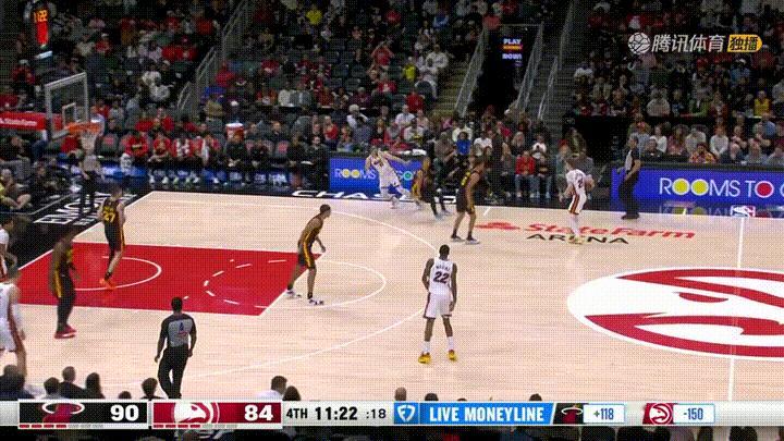 热火球星维金斯真是太强硬了！在今天热火客场挑战老鹰的比赛中，当时比赛进行到了第四