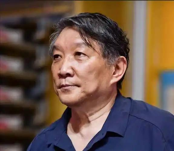 赢了还是他，输了呢？今晚中国女篮这场较量，主帅宫鲁鸣看似一身轻松，心里那根弦恐怕