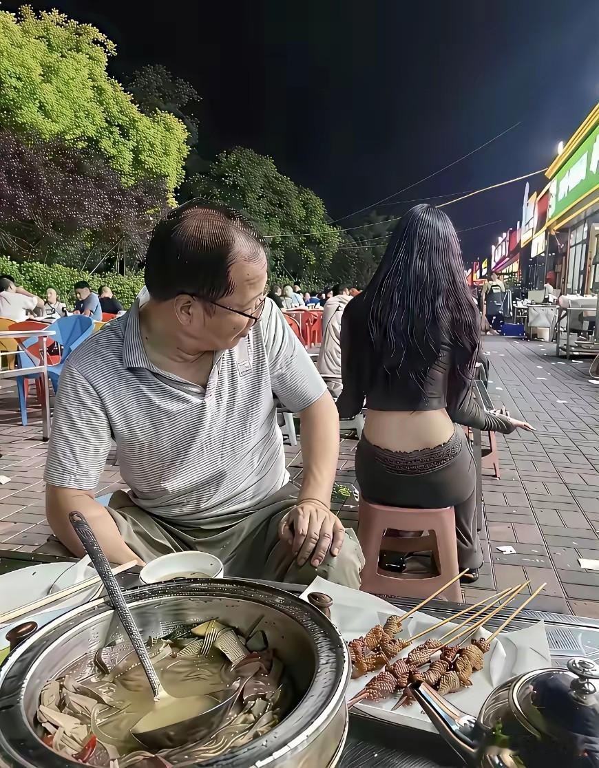 吃着锅里的，看着碗里的。
大哥，做人要讲良心。
