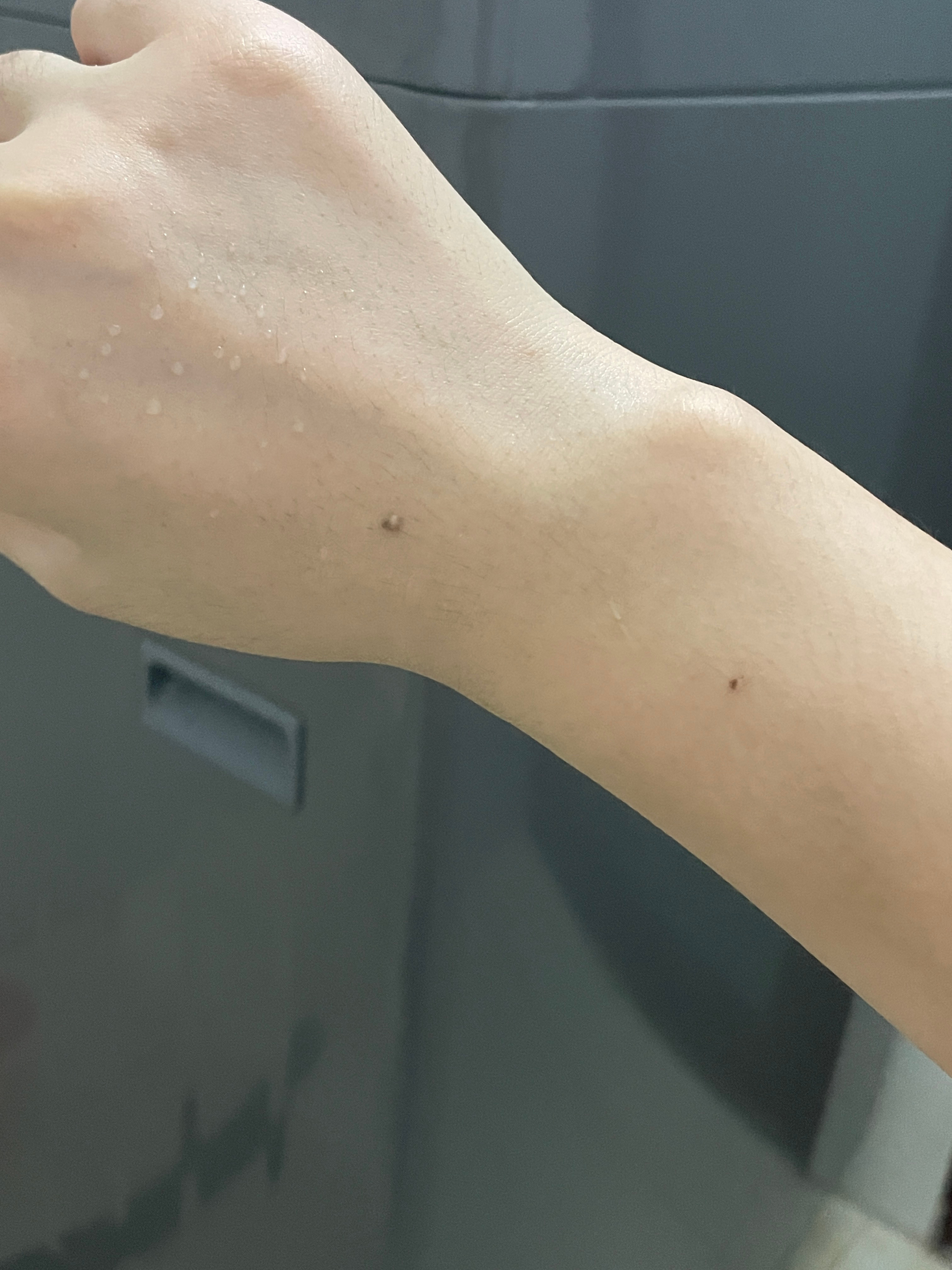 洗澡之前先来个免费的汗蒸（浴室这个屁位置一整天暴晒，一进门巨热🥵）这死癌凤手机