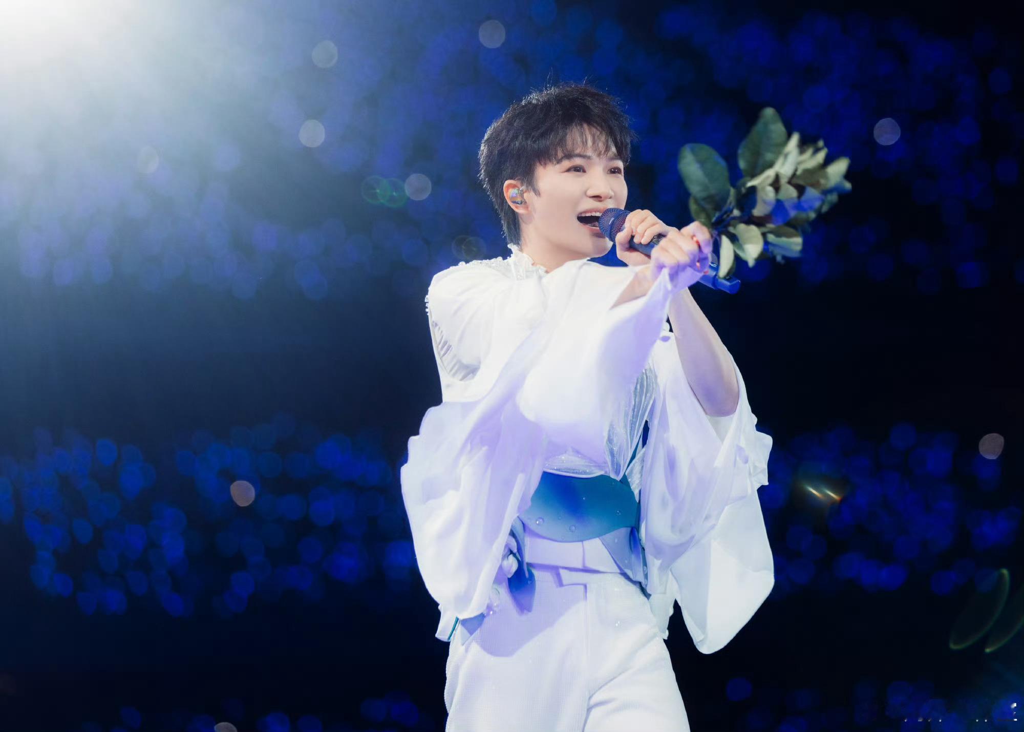 周深转过身偷偷擦眼泪 好风起啊啊啊！！！无名闯繁城，从无到有… 