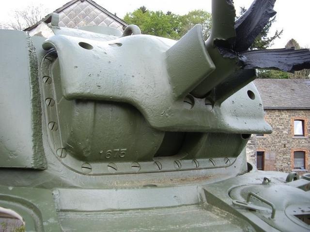 大口径高爆弹贴脸直射！炮管瞬间被削断！但在这种毁灭性打击下，VT-4的车组成员竟