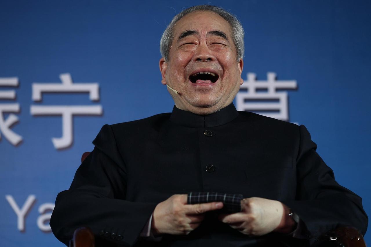 87的范曾成了最大的赢家
这个岁数老来得子能不高兴愉快吗
并主动与女儿继子断绝关