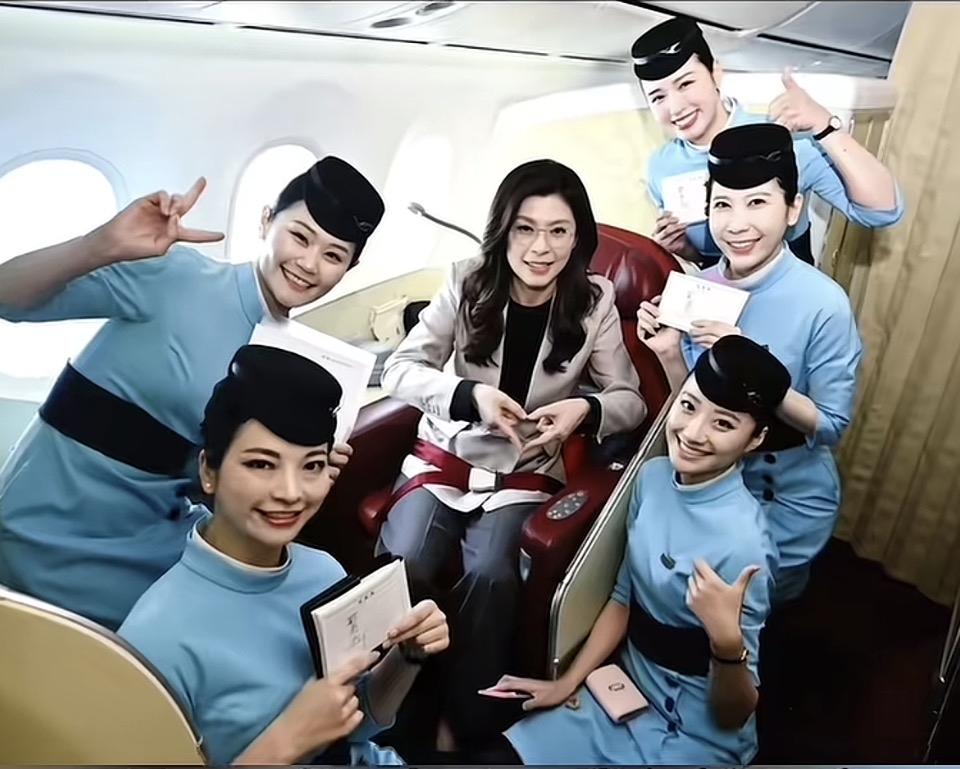 2026年4月9日，中国国民党主席郑丽文从上海搭乘厦门航空班机前往北京，万米高空