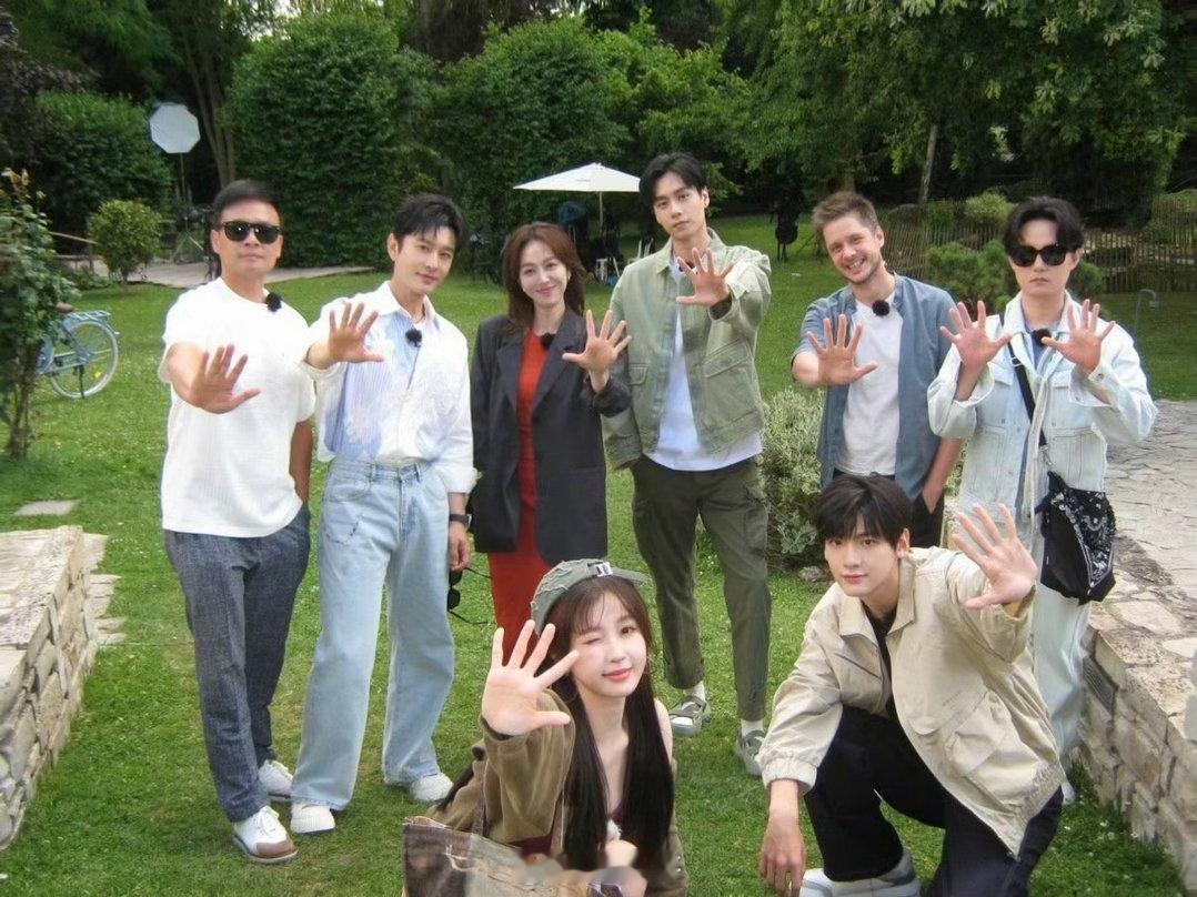 曝中餐厅10力邀杨紫王俊凯回归 网传中餐厅10暂定6月19日播出 啊啊啊啊啊。不