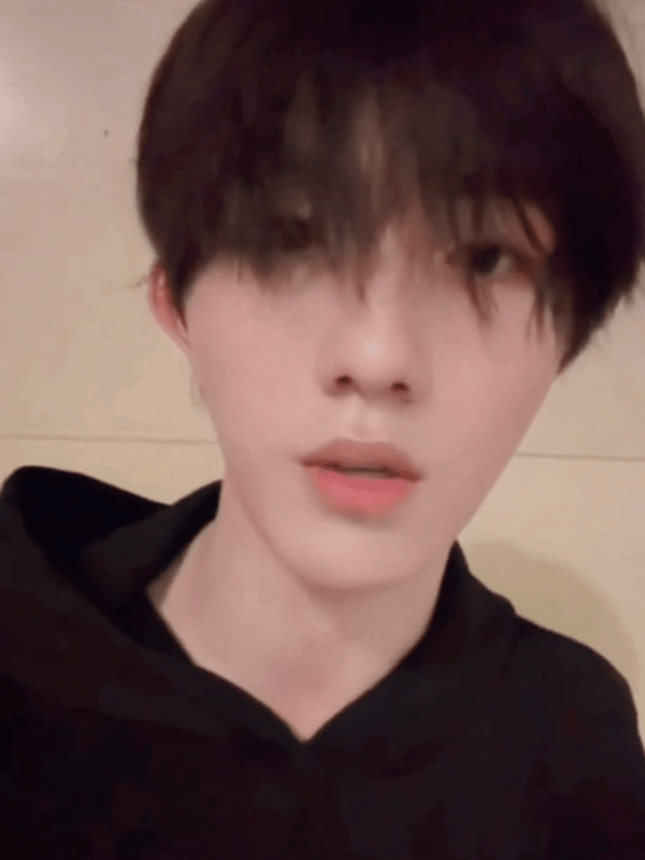 时代峰峻乐华jyp都给苏新皓发过邀请没办法苏新皓真的天选爱豆，无论是签到哪个公司