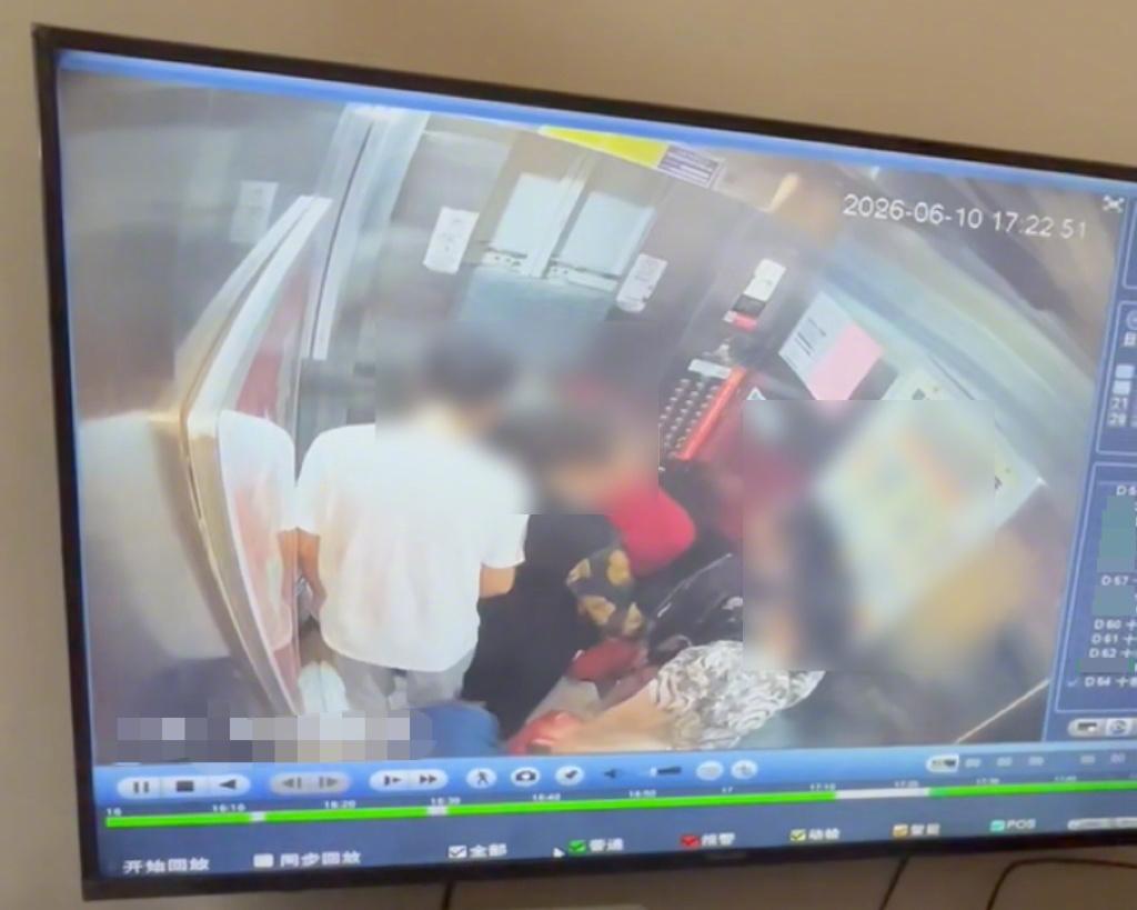 罔顾安全乱操作！
6月10日湖南永州祁阳橄榄佳苑小区，10人搭乘电梯至2楼突发故