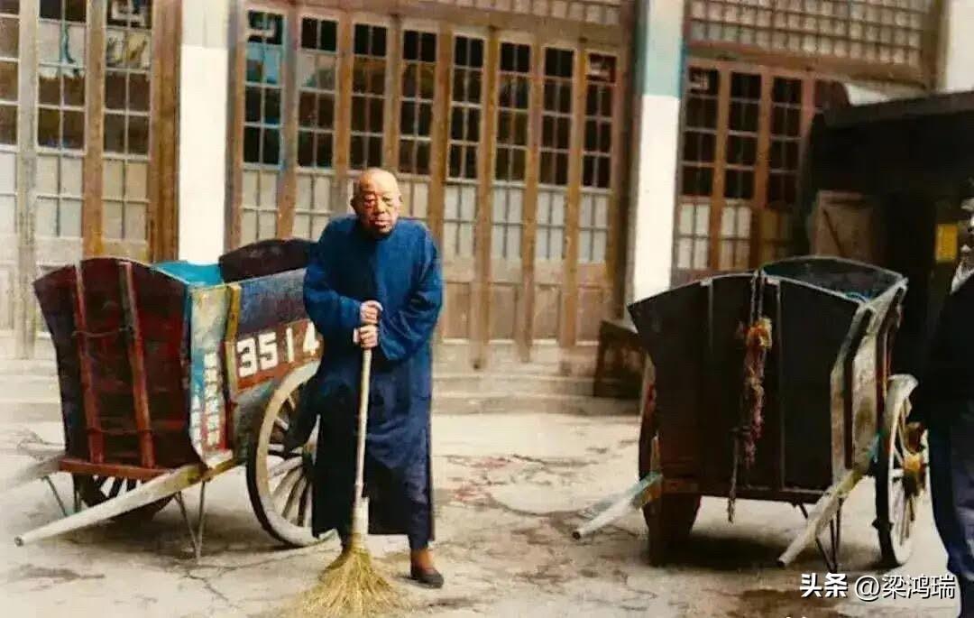 上海解放后，黄金荣最怕见的，就是上级来人，别人可以谢客不见，但是上级来人却是无法